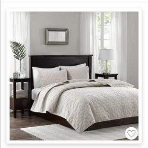 Madison park queen /full coverlet set